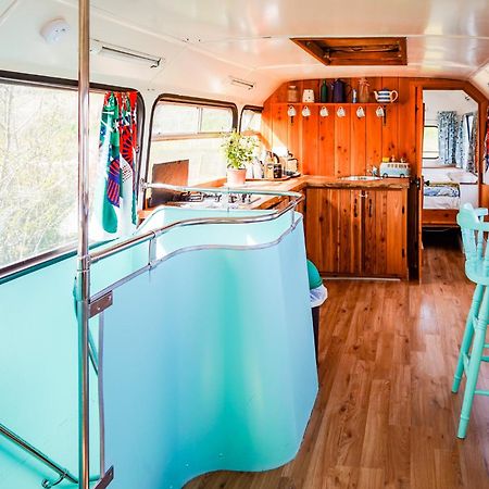 Double Decker Bus At Valentia Island Escape Hotel Chapeltown ภายนอก รูปภาพ