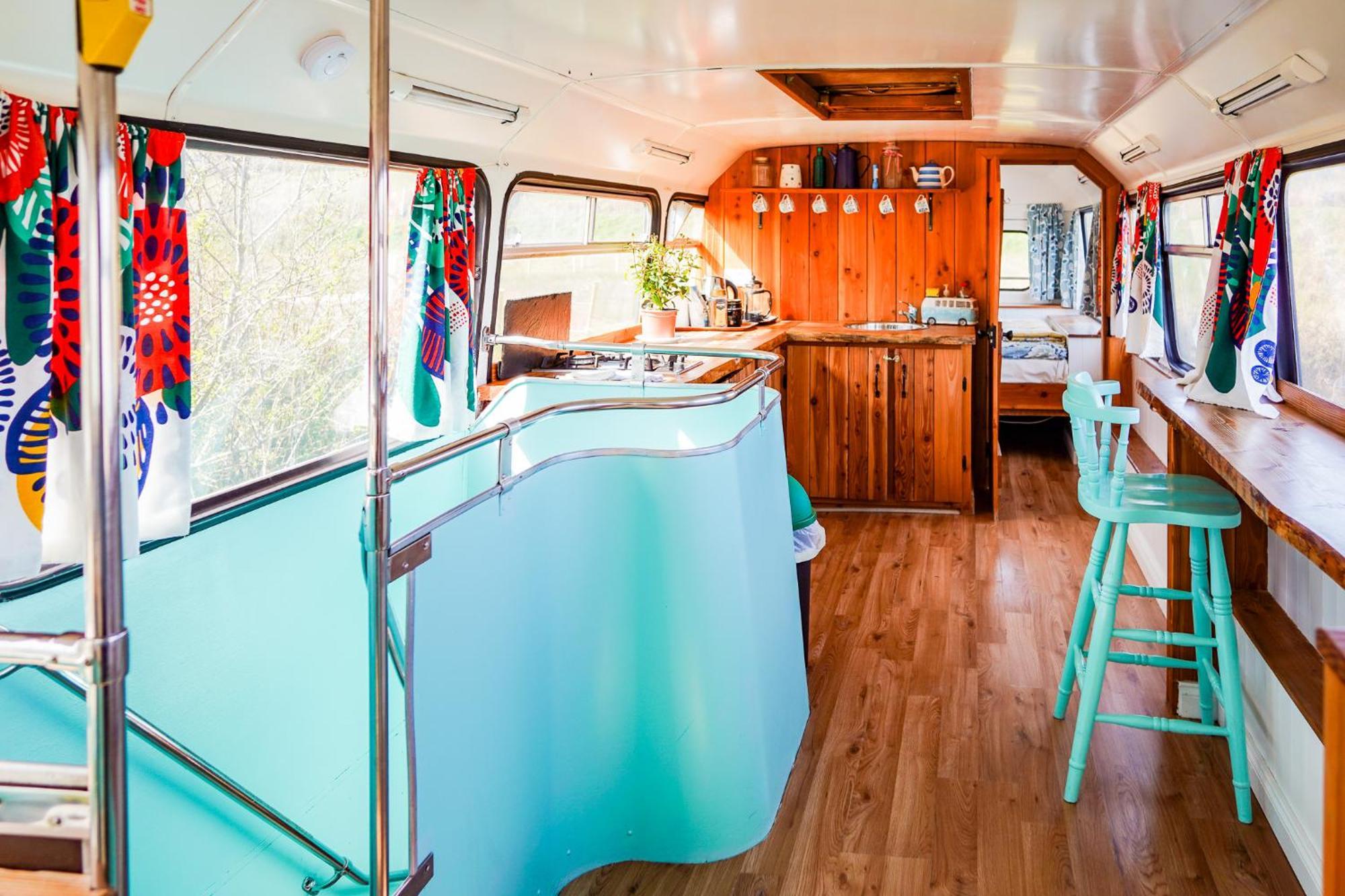 Double Decker Bus At Valentia Island Escape Hotel Chapeltown ภายนอก รูปภาพ